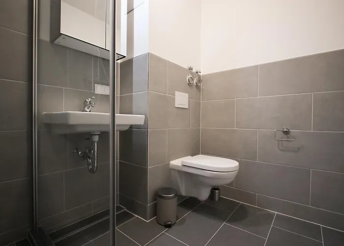 Modernes Und Zentrales 4 *
